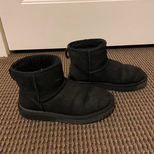 Black Ugg Mini ii